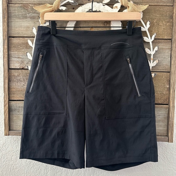 Athleta Trekkie North Mid-Rise Bermuda Shorts Size 8 NWOT - Picture 1 of 8